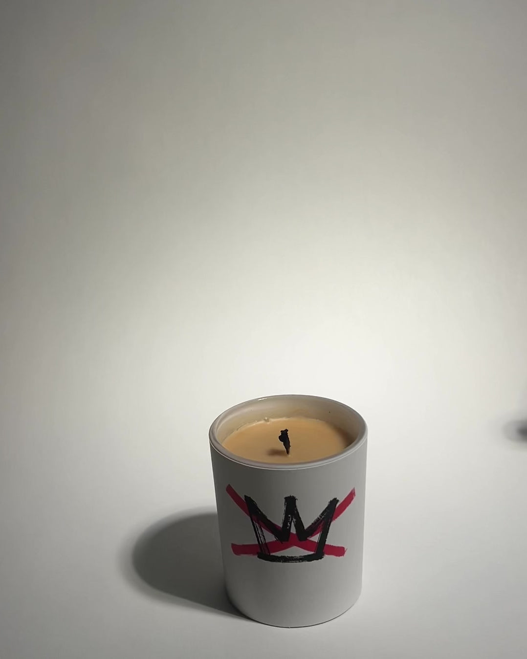 This video shows the candle wick trimmer being used to trim the wick to 1/4 of an inch above the wax. This candle care will help extend the life of the candle and get you longer burn time.